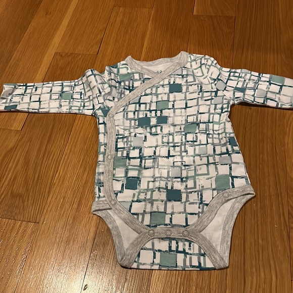 Asher and Olivia - Baby Boy's 3-Pack Long-Sleeve Kimono Bodysuit Set Onesie’s - Picture 12 of 16